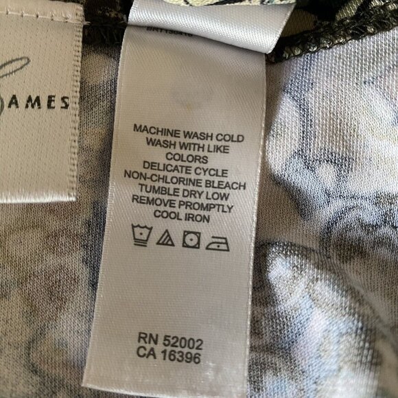 Emma James Blouse Women’s Small V Neck 3/4 Sleeves Geometric Ladies - Picture 9 of 9